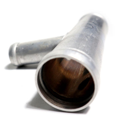 Partes de autobuses Tubería de unión metálica de tres vías para autobuses King Long OE NO. 8111-01674