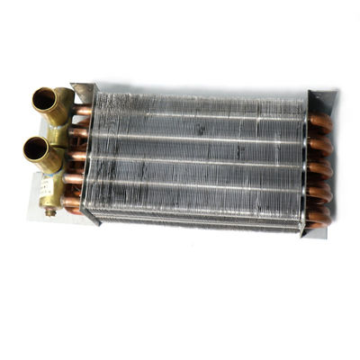 8101-04125 Tanque de agua del radiador de aluminio para el autobús Higer Aumentar el rendimiento de su HIGER
